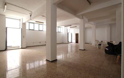 Gran local comercial en la calle Doctor Samsó 15