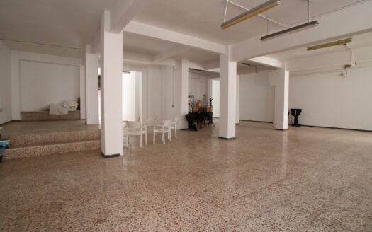 Gran local comercial en la calle Doctor Samsó 15